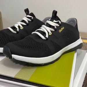 Women’s OkuKai breathable tennis shoe/water shoe size 6
